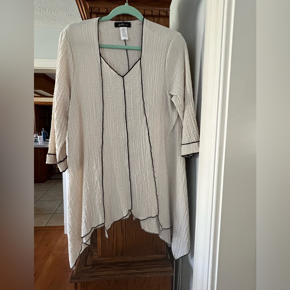 Extremely comfortable Yushi top. Is very lightweight.